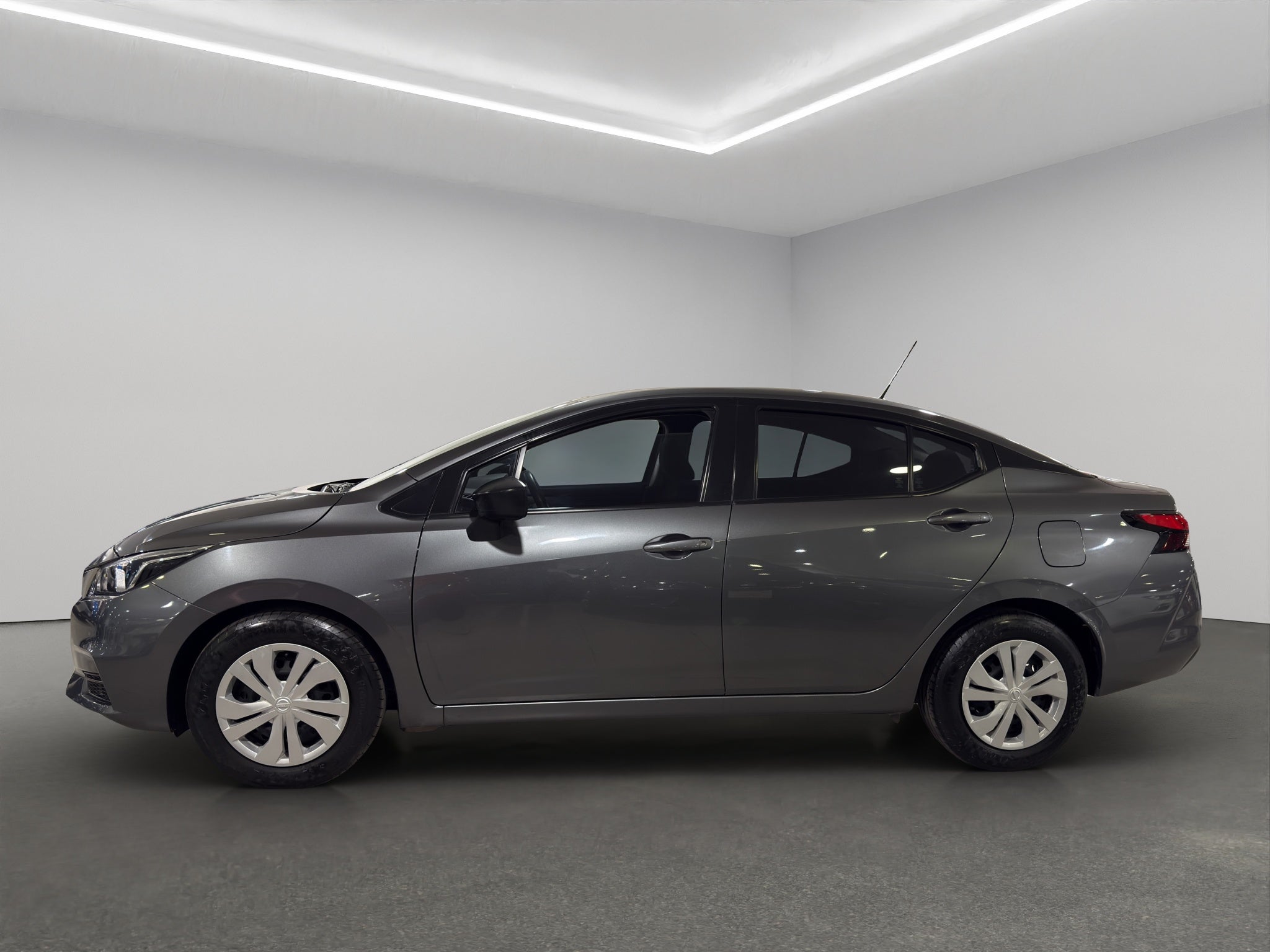 2022 Nissan Versa 4 pts. Sense, TM5, a/ac., VE, R-15 (línea anterior)