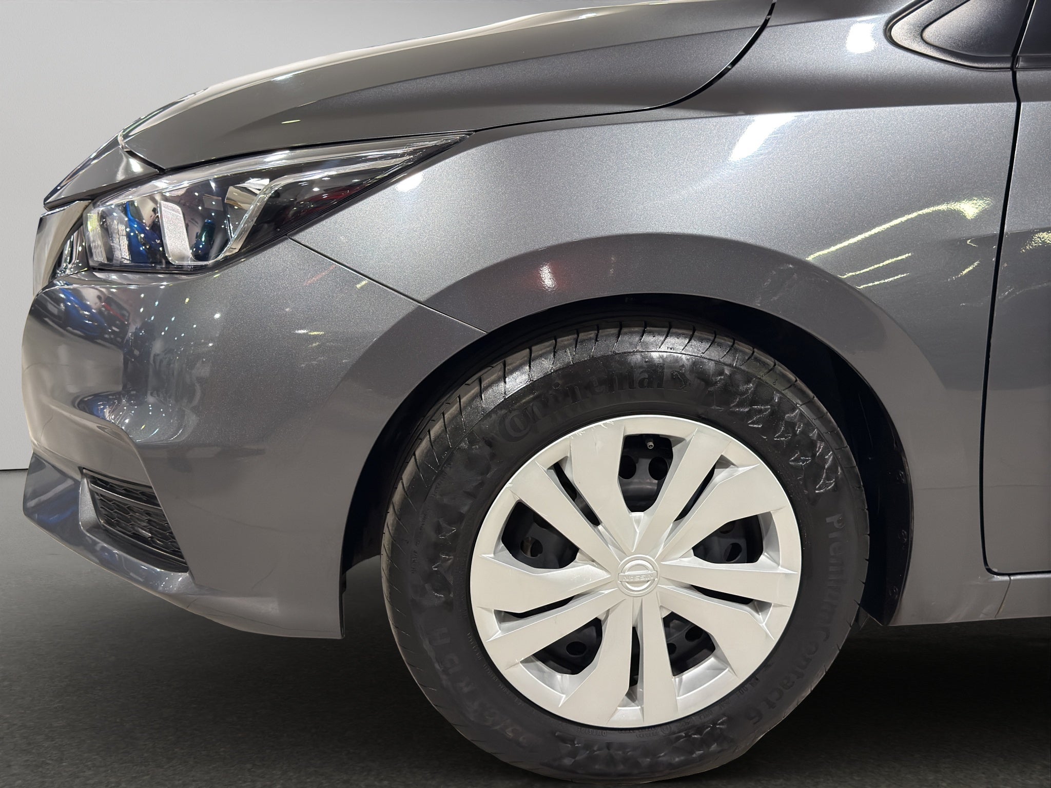 2022 Nissan Versa 4 pts. Sense, TM5, a/ac., VE, R-15 (línea anterior)