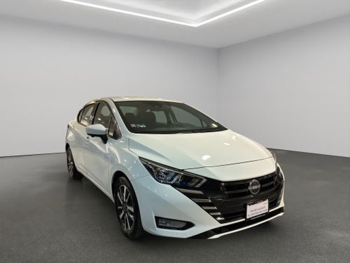 2024 Nissan Versa 4 pts. Advance, TM5, a/ac., f. niebla, RA-16
