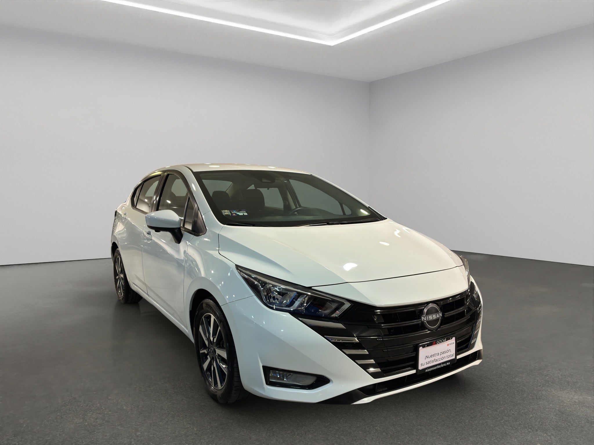 2024 Nissan Versa 4 pts. Advance, TM5, a/ac., f. niebla, RA-16