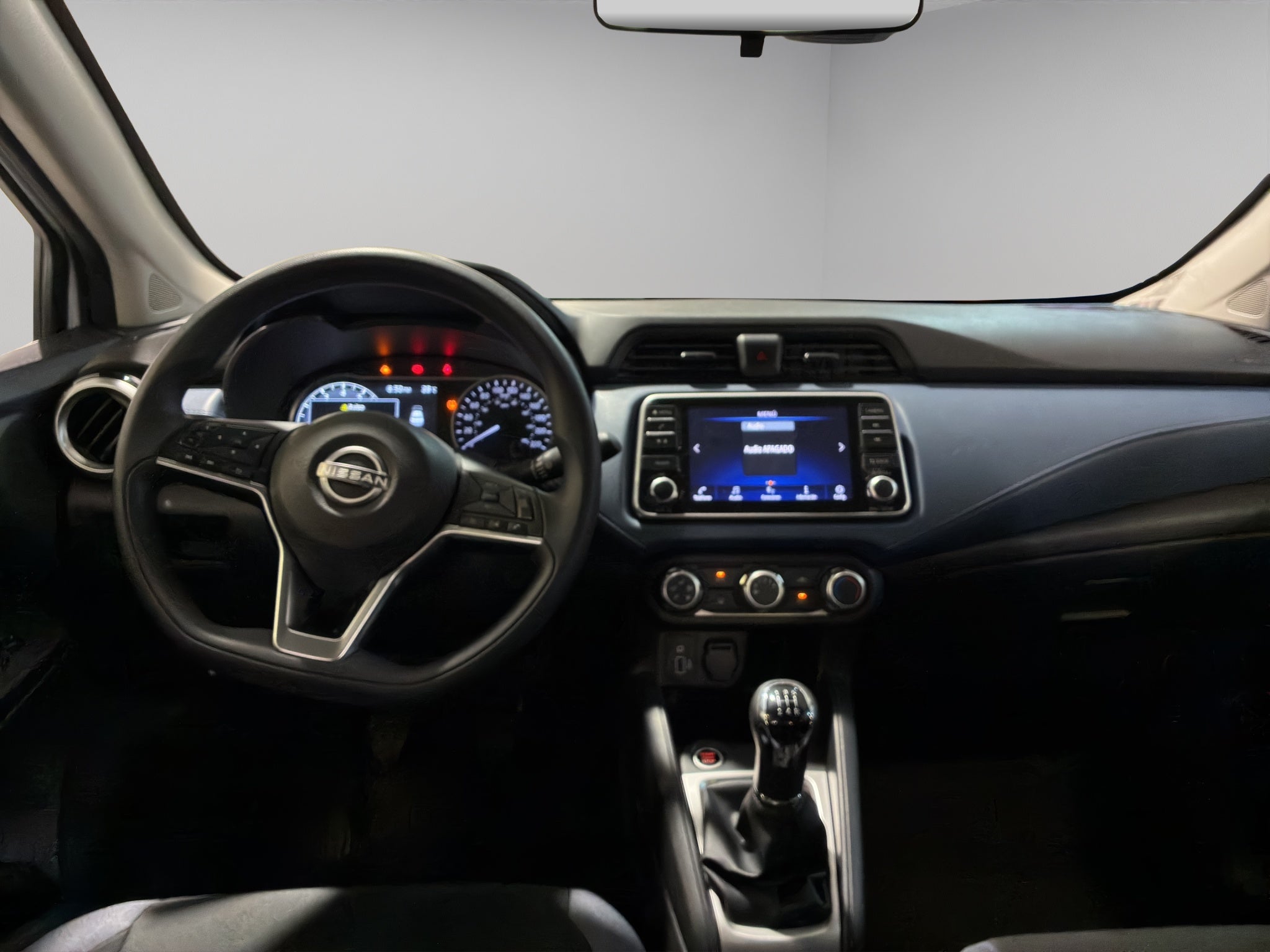 2024 Nissan Versa 4 pts. Advance, TM5, a/ac., f. niebla, RA-16