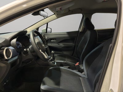 2024 Nissan Versa 4 pts. Advance, TM5, a/ac., f. niebla, RA-16