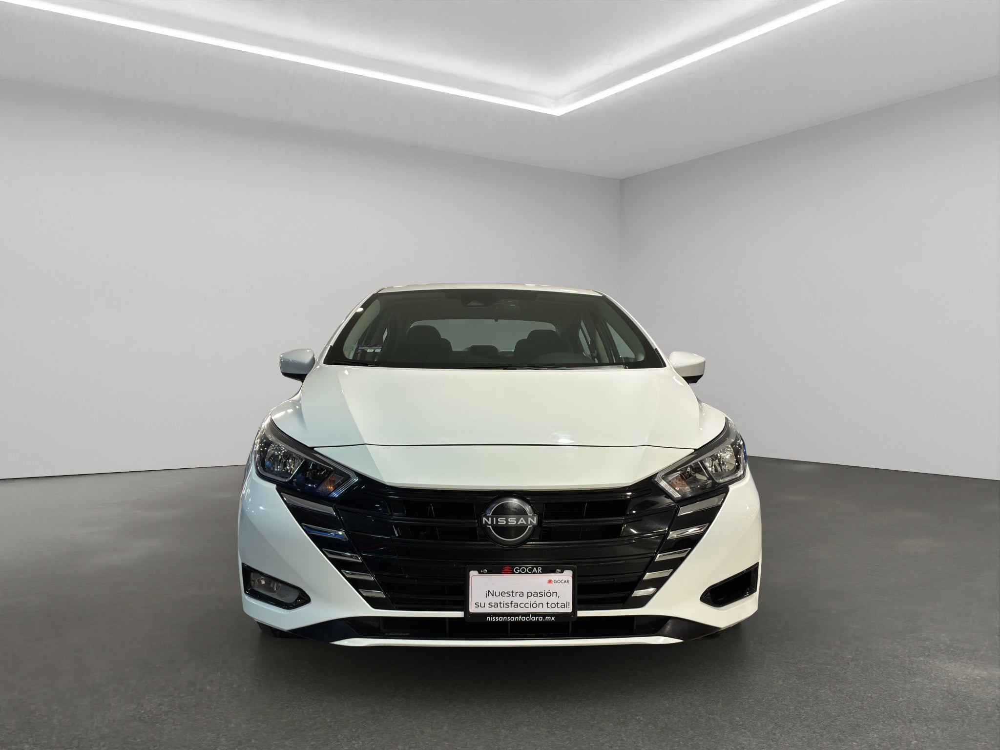 2024 Nissan Versa 4 pts. Advance, TM5, a/ac., f. niebla, RA-16