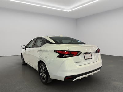 2024 Nissan Versa 4 pts. Advance, TM5, a/ac., f. niebla, RA-16