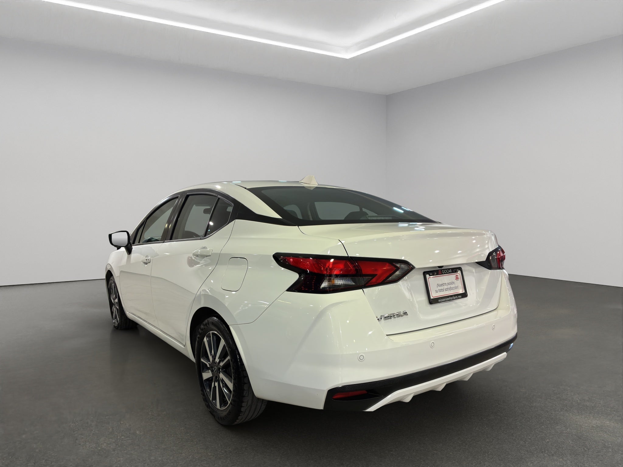 2024 Nissan Versa 4 pts. Advance, TM5, a/ac., f. niebla, RA-16