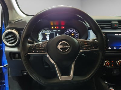 2023 Nissan Versa 4 pts. Advance, TM5, a/ac., f. niebla, RA-16 (cambio de línea)
