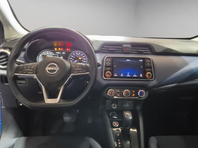 2023 Nissan Versa 4 pts. Advance, TM5, a/ac., f. niebla, RA-16 (cambio de línea)