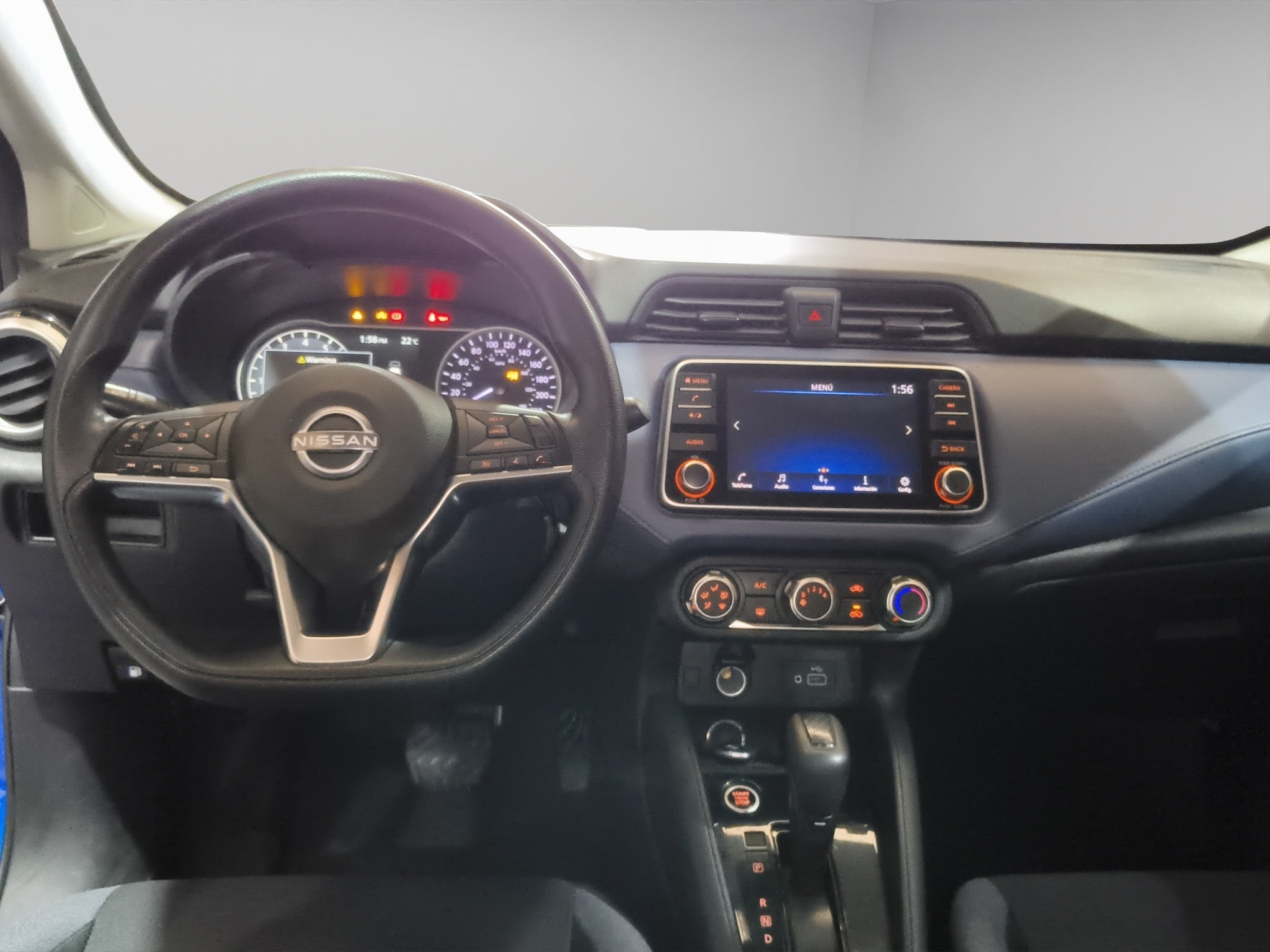 2023 Nissan Versa 4 pts. Advance, TM5, a/ac., f. niebla, RA-16 (cambio de línea)