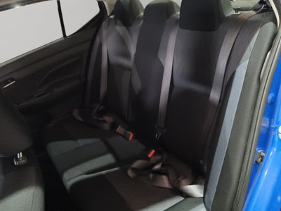 2023 Nissan Versa 4 pts. Advance, TM5, a/ac., f. niebla, RA-16 (cambio de línea)