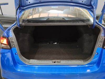 2023 Nissan Versa 4 pts. Advance, TM5, a/ac., f. niebla, RA-16 (cambio de línea)