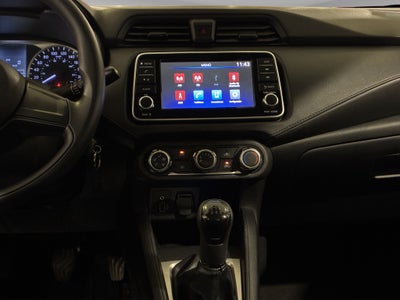 2023 Nissan Versa 4 pts. Sense, TM5, a/ac., R-15 (cambio de línea)