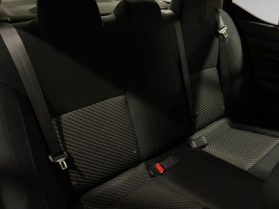 2023 Nissan Versa 4 pts. Sense, TM5, a/ac., R-15 (cambio de línea)