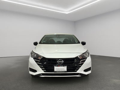 2023 Nissan Versa 4 pts. Sense, TM5, a/ac., R-15 (cambio de línea)