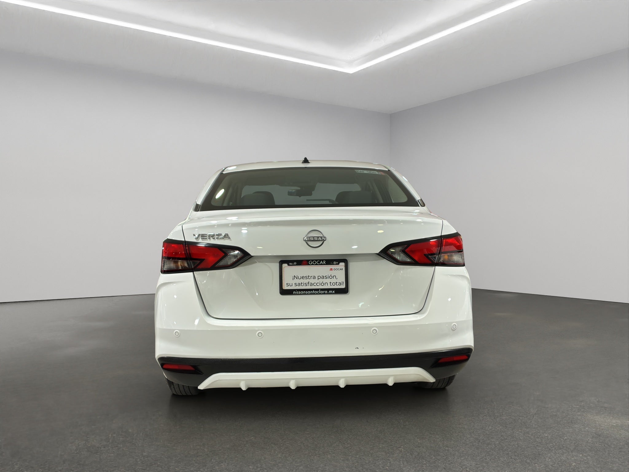 2023 Nissan Versa 4 pts. Sense, TM5, a/ac., R-15 (cambio de línea)