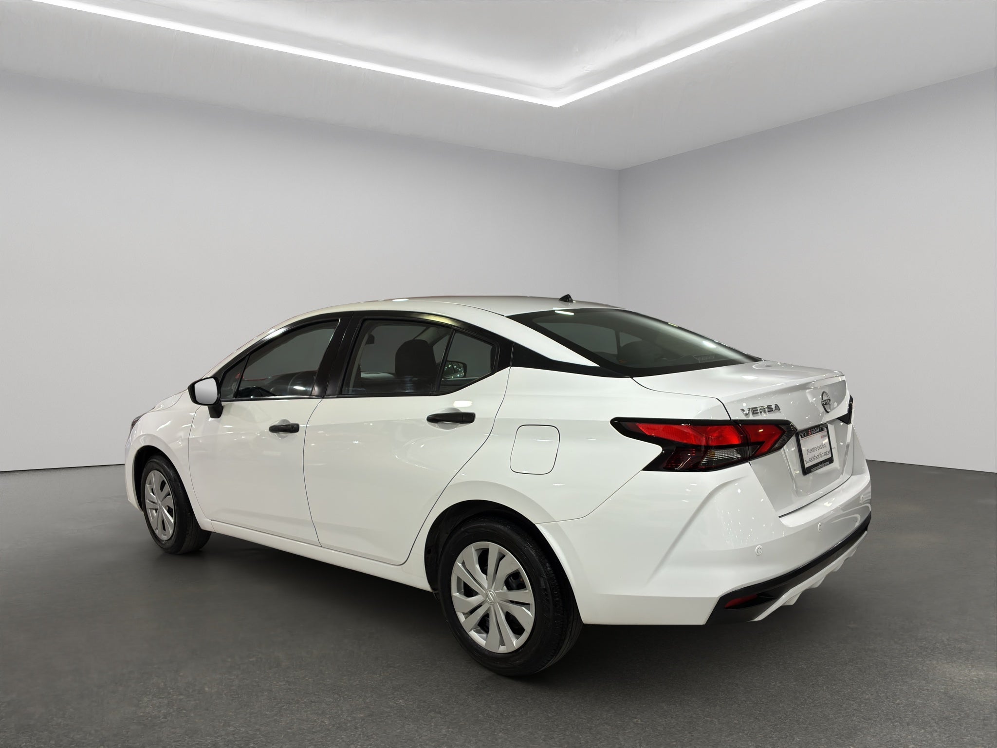 2023 Nissan Versa 4 pts. Sense, TM5, a/ac., R-15 (cambio de línea)