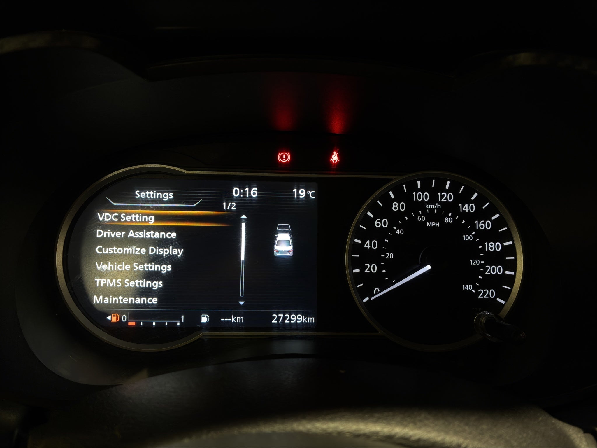 2024 Nissan Versa 4 pts. Advance, TM5, a/ac., f. niebla, RA-16