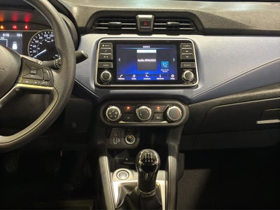 2024 Nissan Versa 4 pts. Advance, TM5, a/ac., f. niebla, RA-16