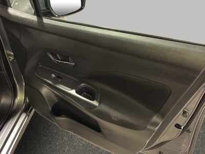 2024 Nissan Versa 4 pts. Advance, TM5, a/ac., f. niebla, RA-16