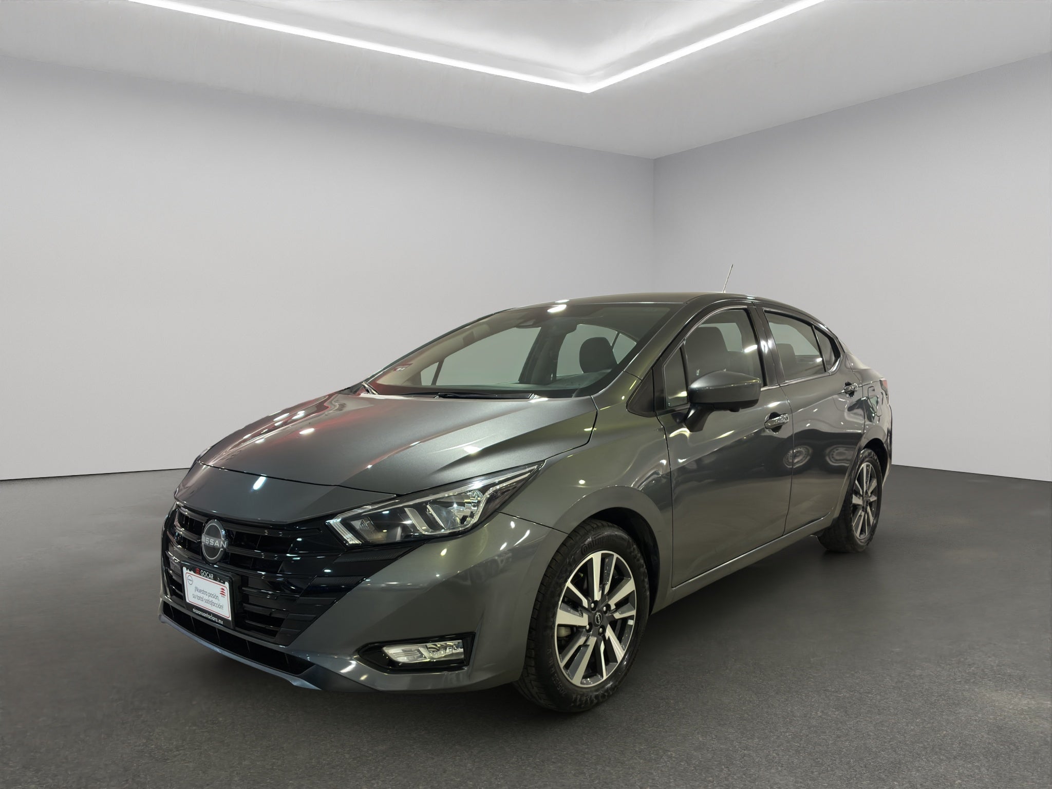 2024 Nissan Versa 4 pts. Advance, TM5, a/ac., f. niebla, RA-16