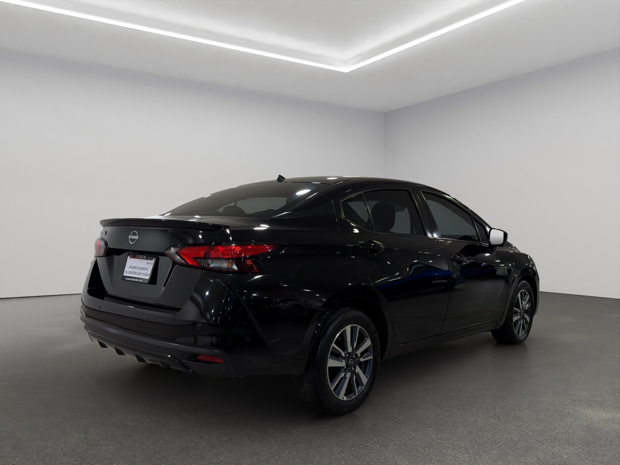 2024 Nissan Versa 4 pts. Advance, TM5, a/ac., f. niebla, RA-16