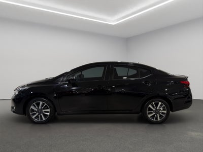 2024 Nissan Versa 4 pts. Advance, TM5, a/ac., f. niebla, RA-16