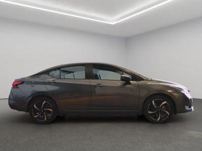 2024 Nissan Versa 4 pts. Exclusive, CVT, a/ac. Aut., piel, f. niebla, f. led, RA-17