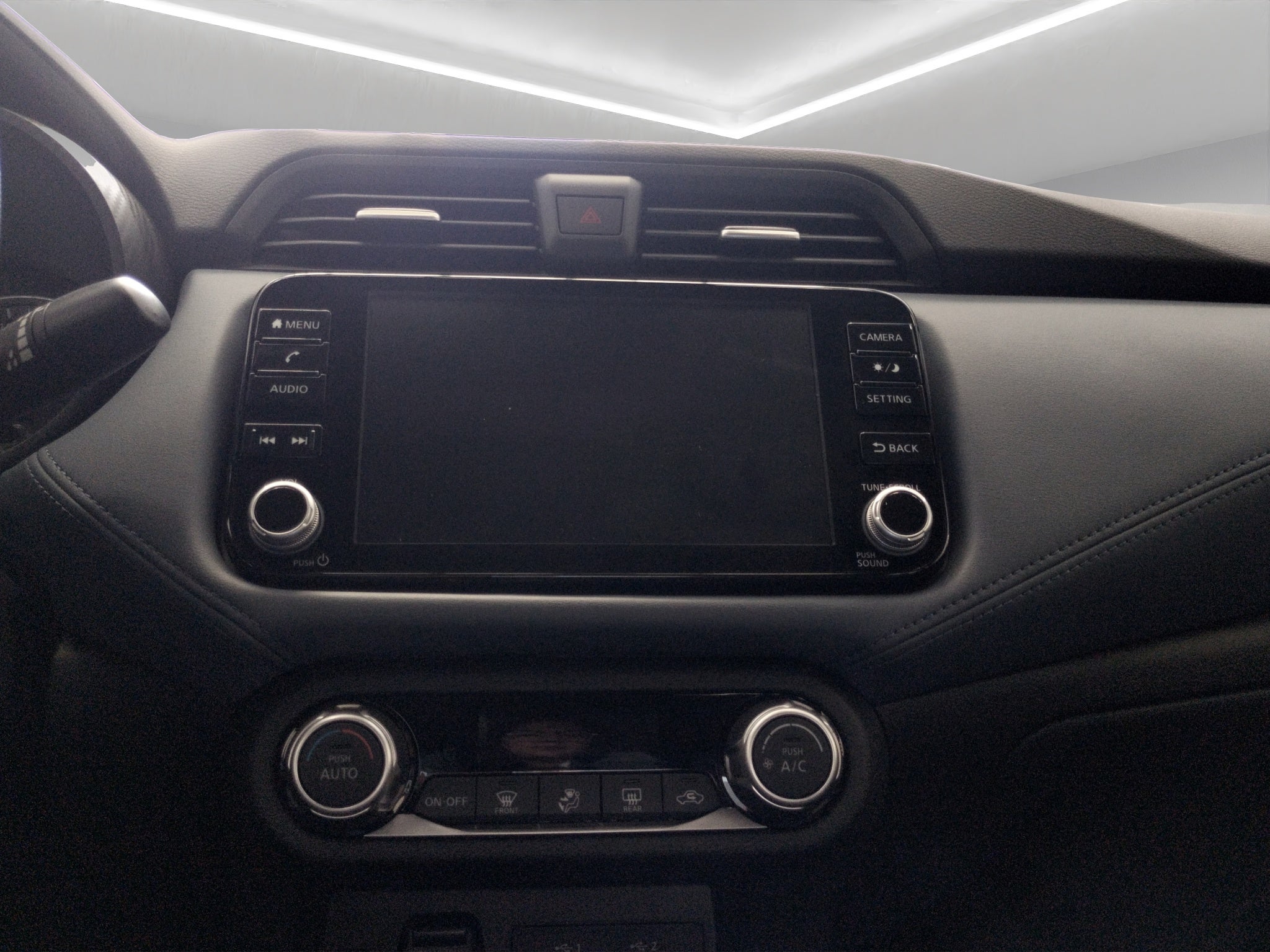 2024 Nissan Versa 4 pts. Exclusive, CVT, a/ac. Aut., piel, f. niebla, f. led, RA-17