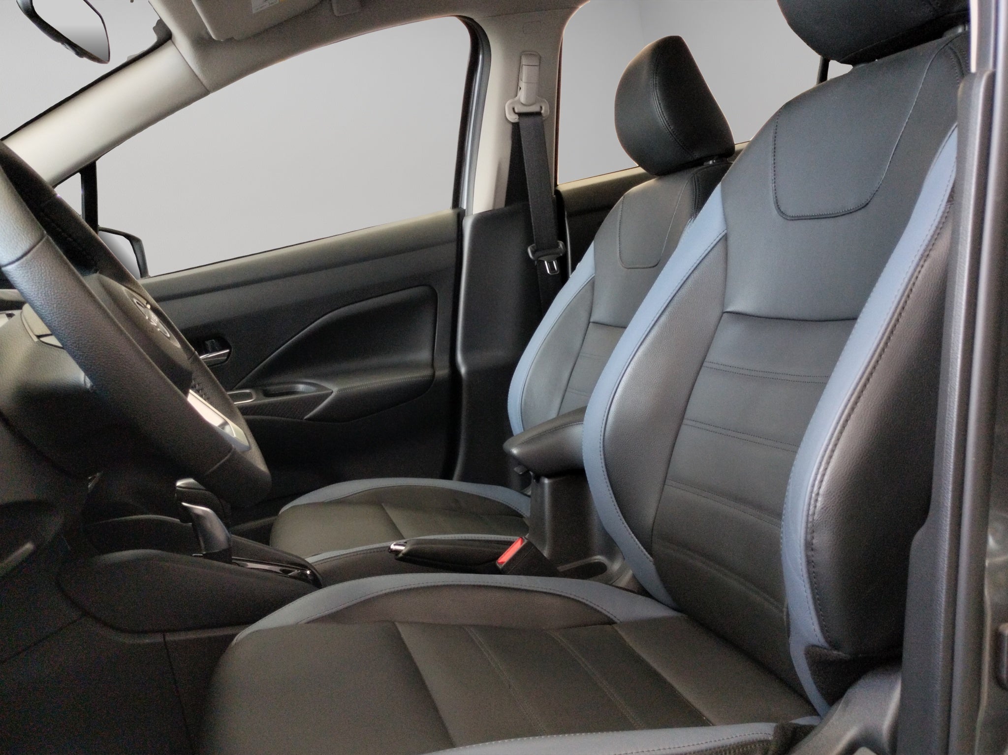 2024 Nissan Versa 4 pts. Exclusive, CVT, a/ac. Aut., piel, f. niebla, f. led, RA-17