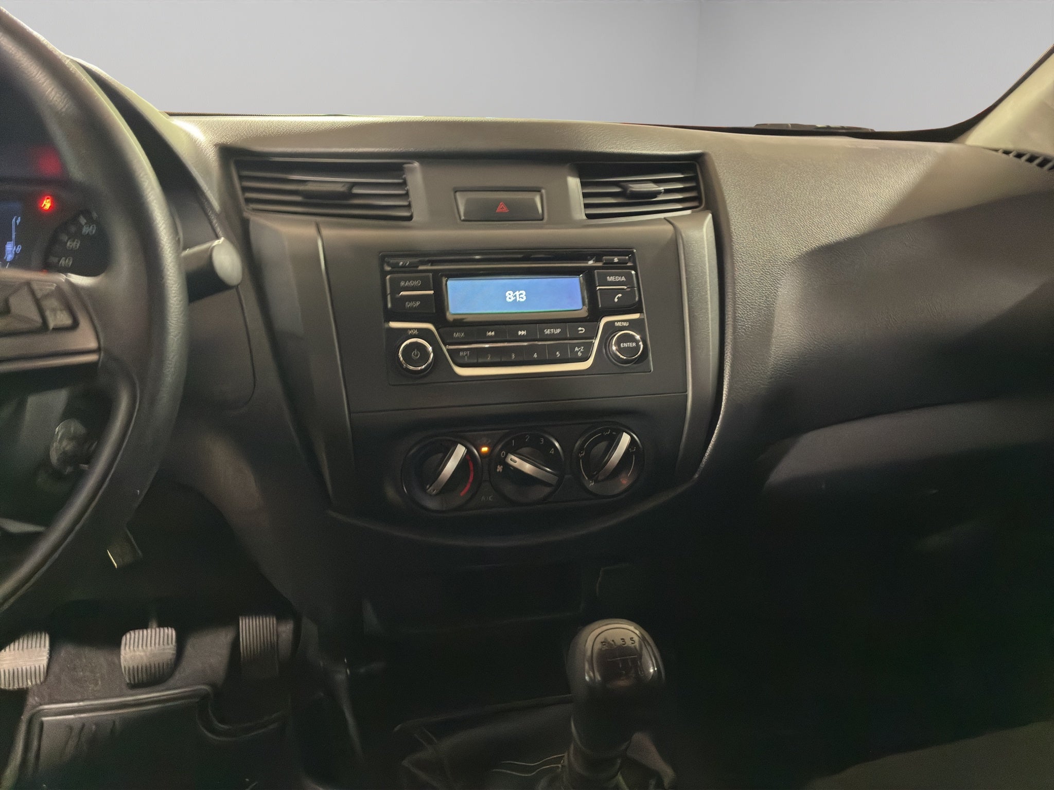 2024 Nissan Comerciales NP300 2 pts. Chas. Cab., TM6