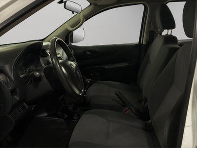 2020 Nissan Comerciales NP300 4 pts. S, Pick-Up, Doble Cab., TM6, a/ac. (línea anterior)