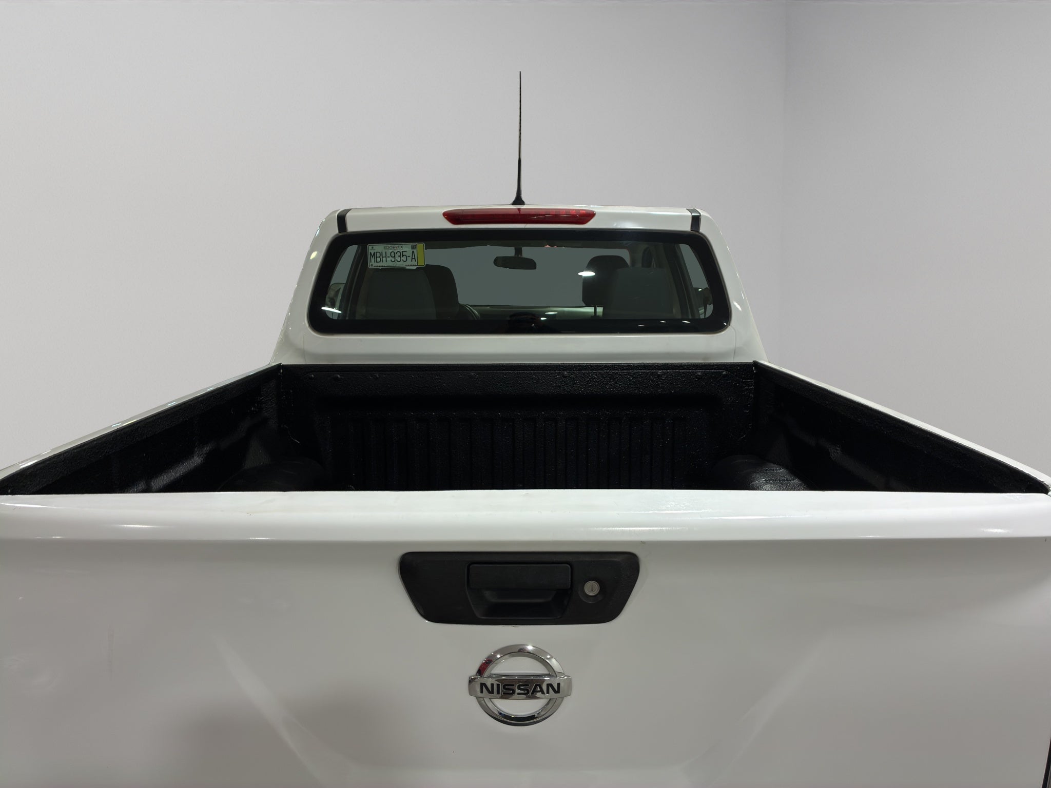 2020 Nissan Comerciales NP300 4 pts. S, Pick-Up, Doble Cab., TM6, a/ac. (línea anterior)