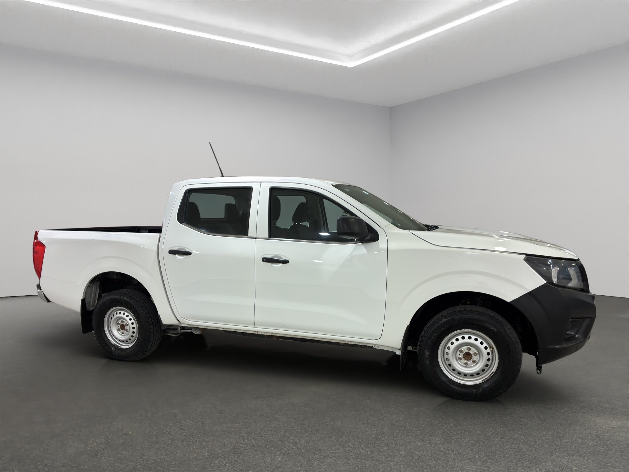 2020 Nissan Comerciales NP300 4 pts. S, Pick-Up, Doble Cab., TM6, a/ac. (línea anterior)