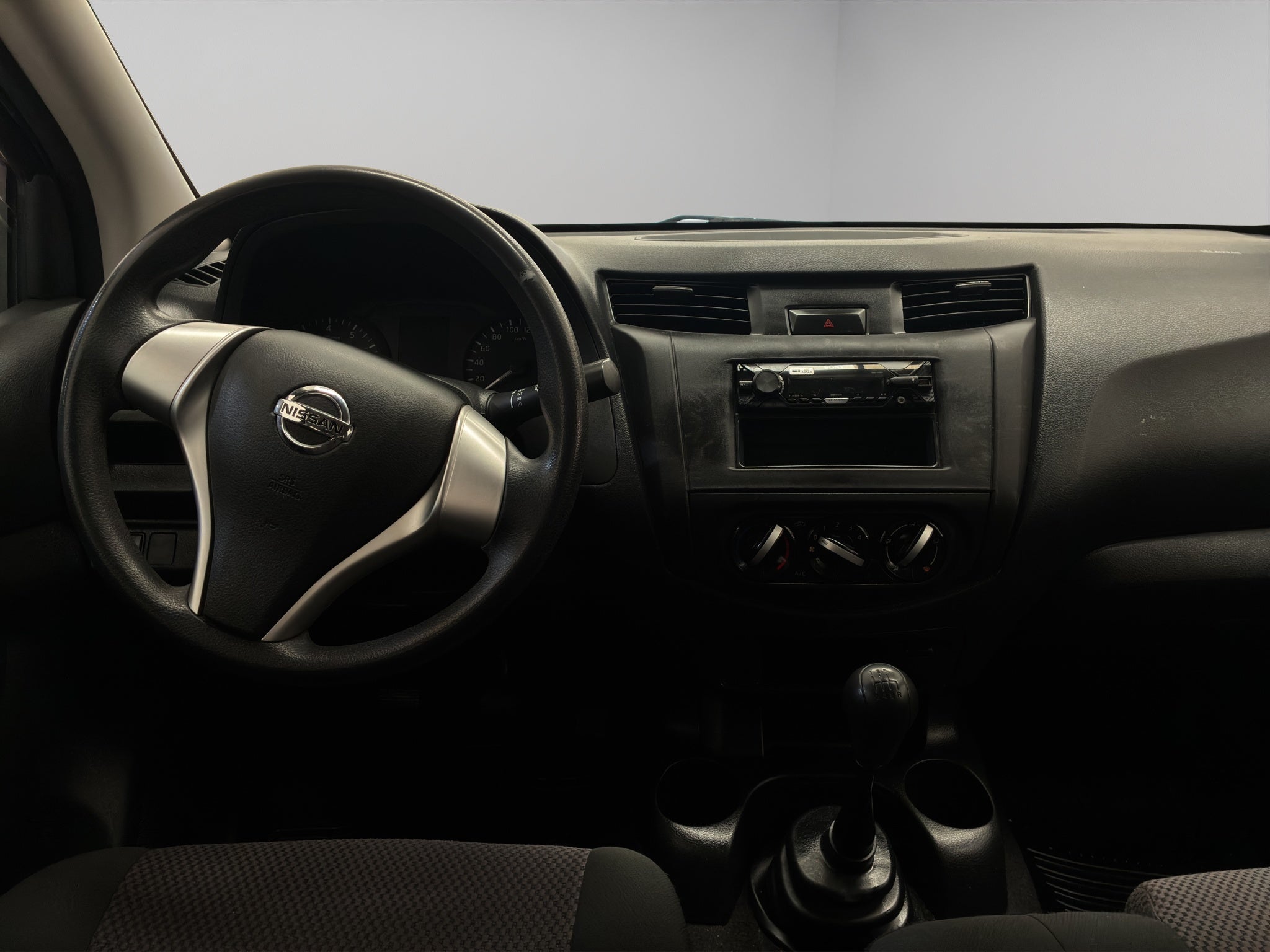 2020 Nissan Comerciales NP300 4 pts. S, Pick-Up, Doble Cab., TM6, a/ac. (línea anterior)