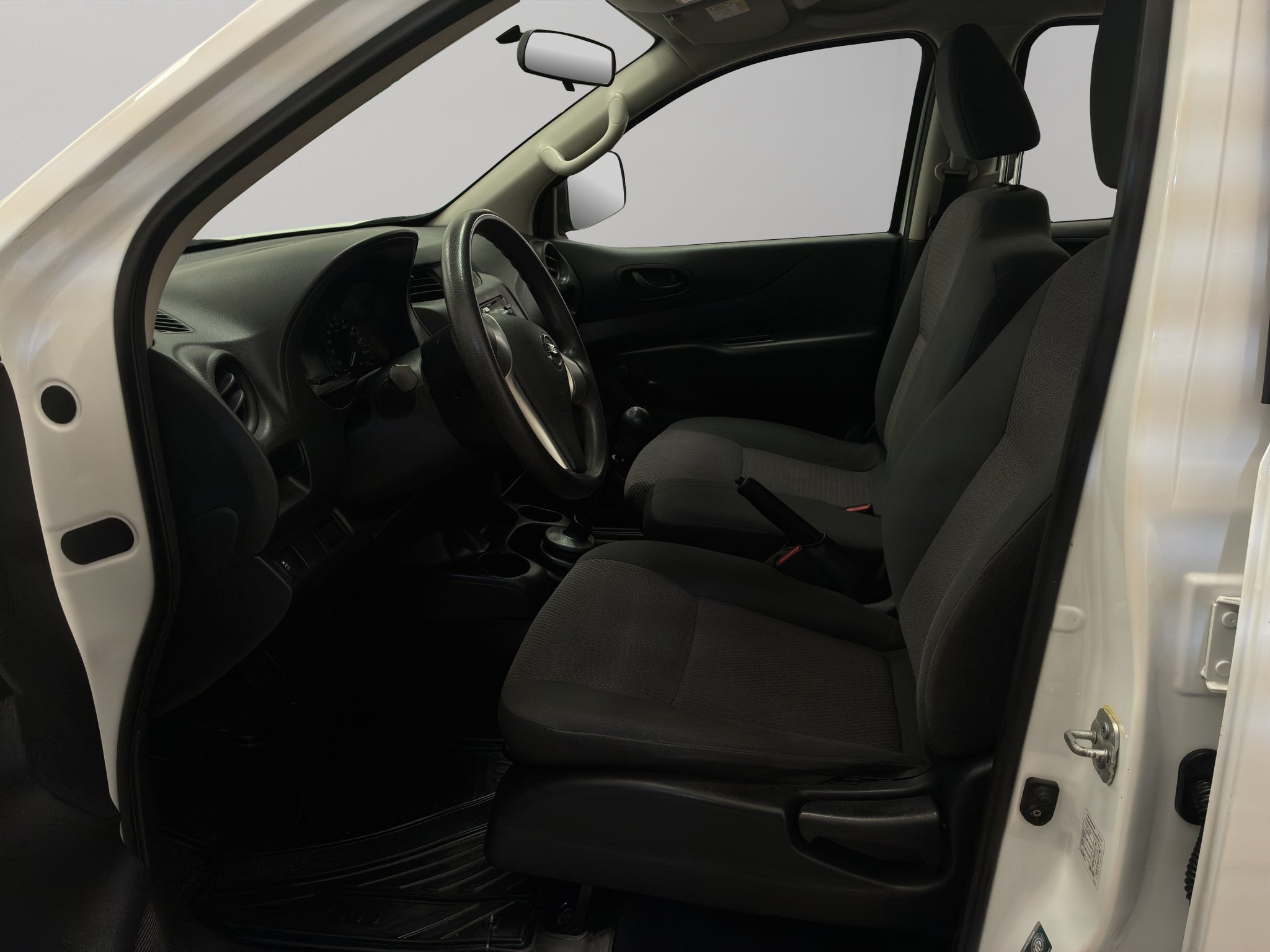 2020 Nissan Comerciales NP300 4 pts. S, Pick-Up, Doble Cab., TM6, a/ac. (línea anterior)