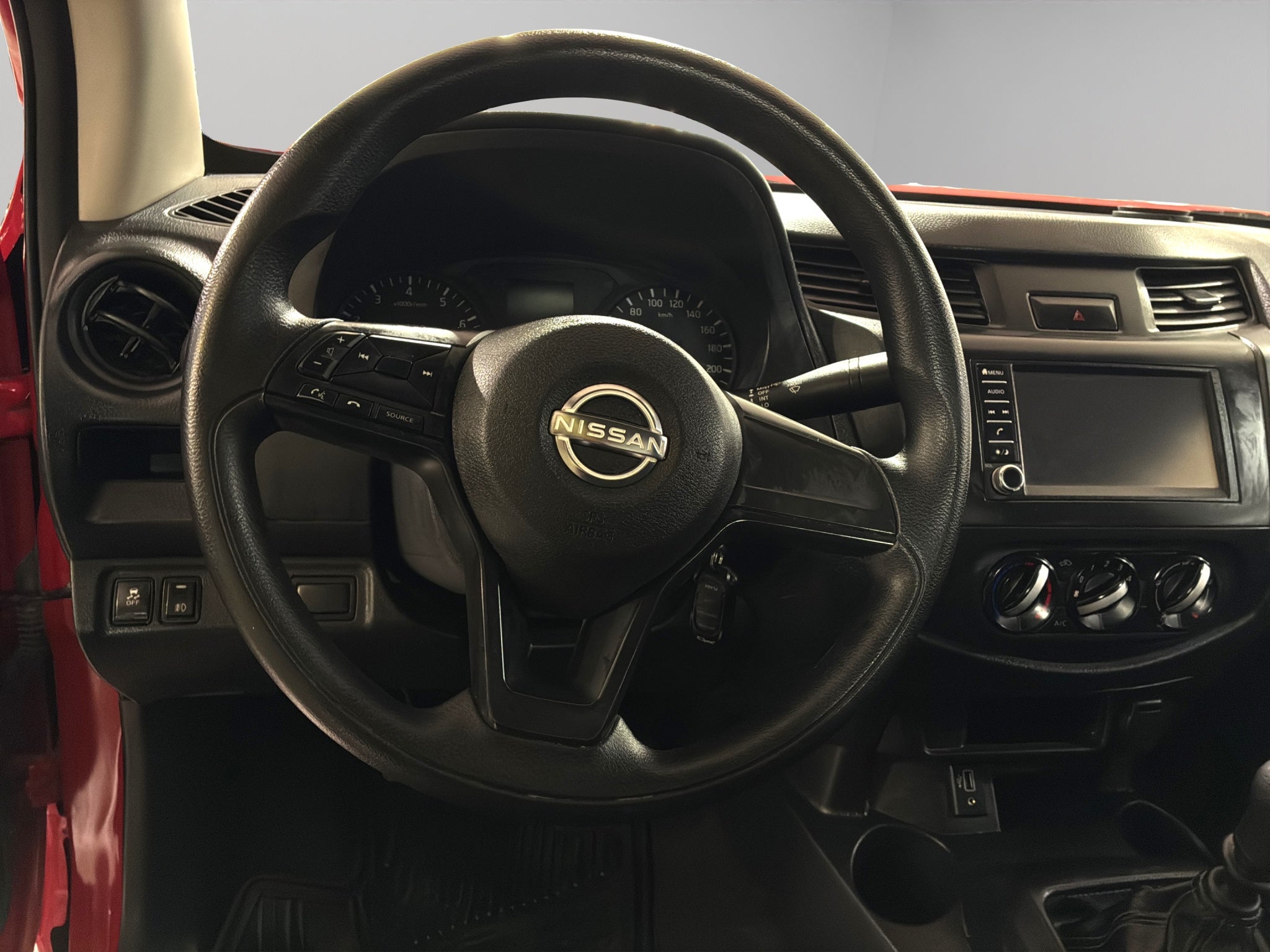 2025 Nissan Comerciales NP300 2 pts. Chas. Cab., TM6