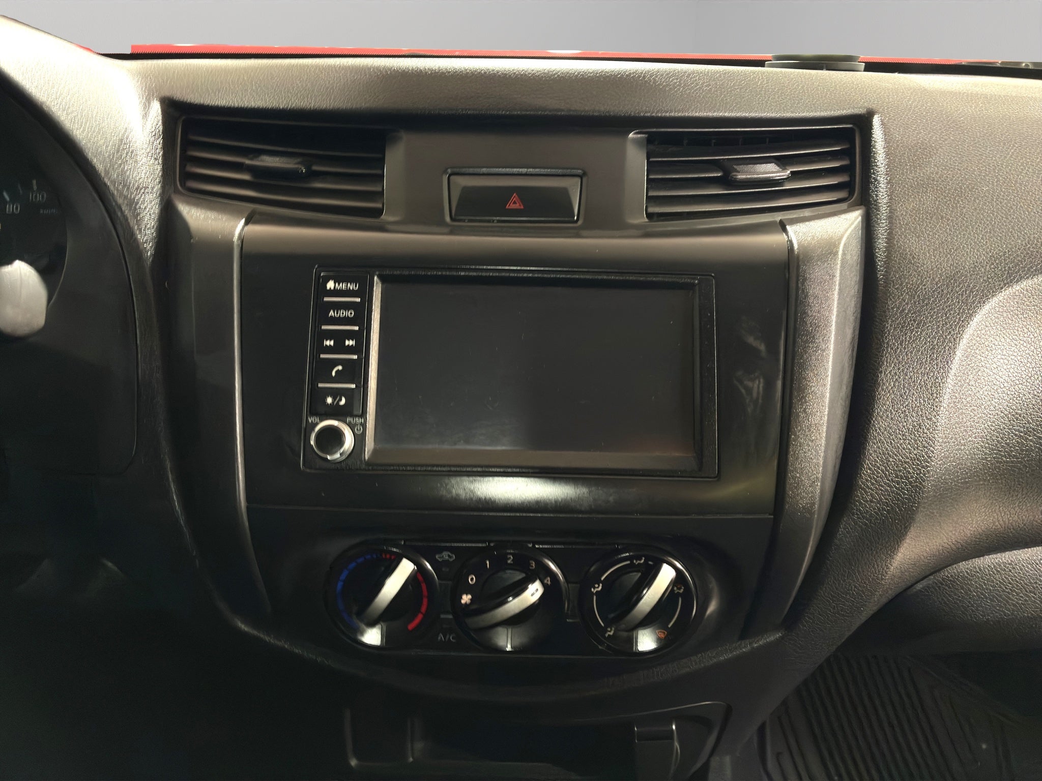 2025 Nissan Comerciales NP300 2 pts. Chas. Cab., TM6