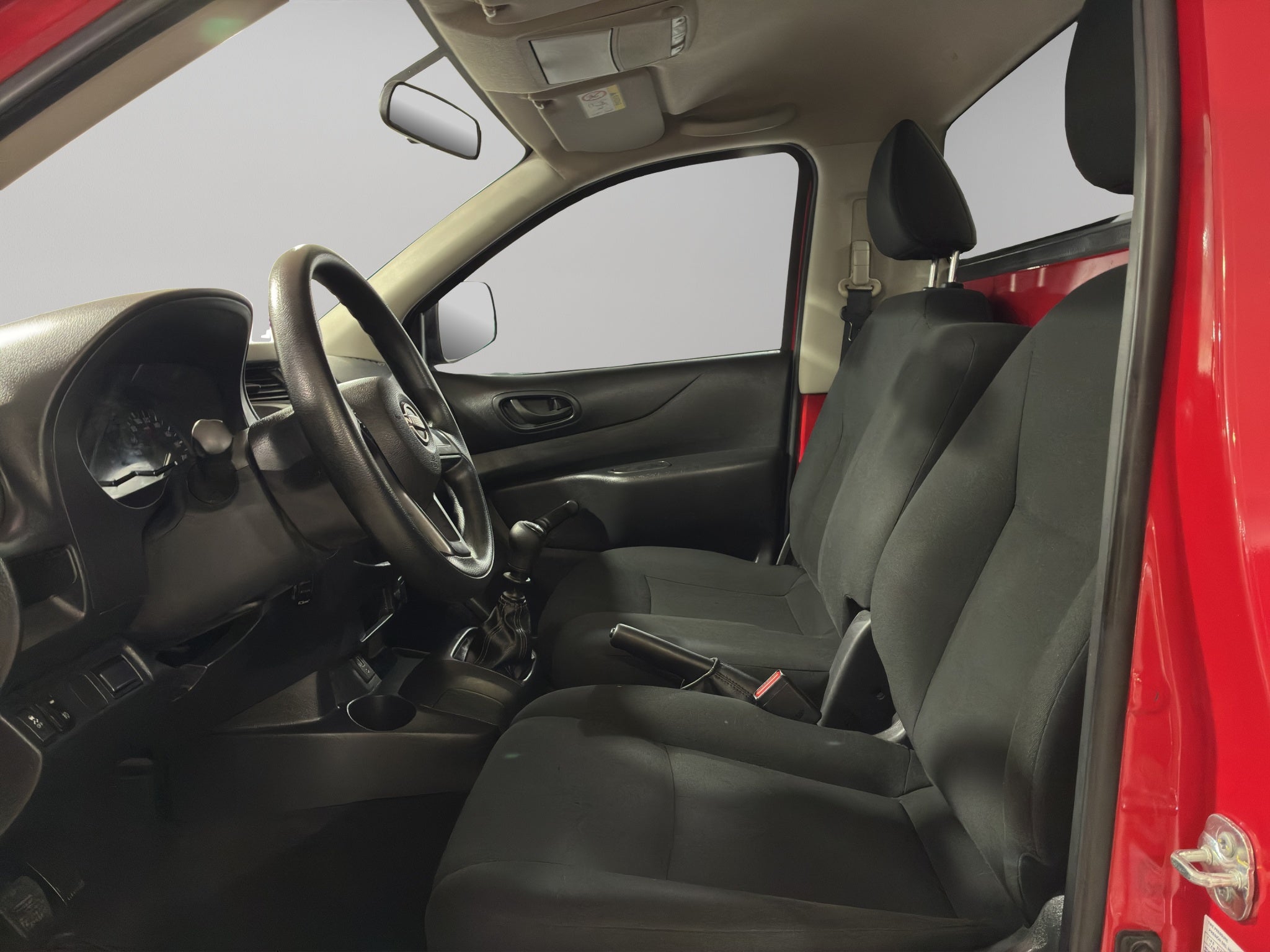 2025 Nissan Comerciales NP300 2 pts. Chas. Cab., TM6