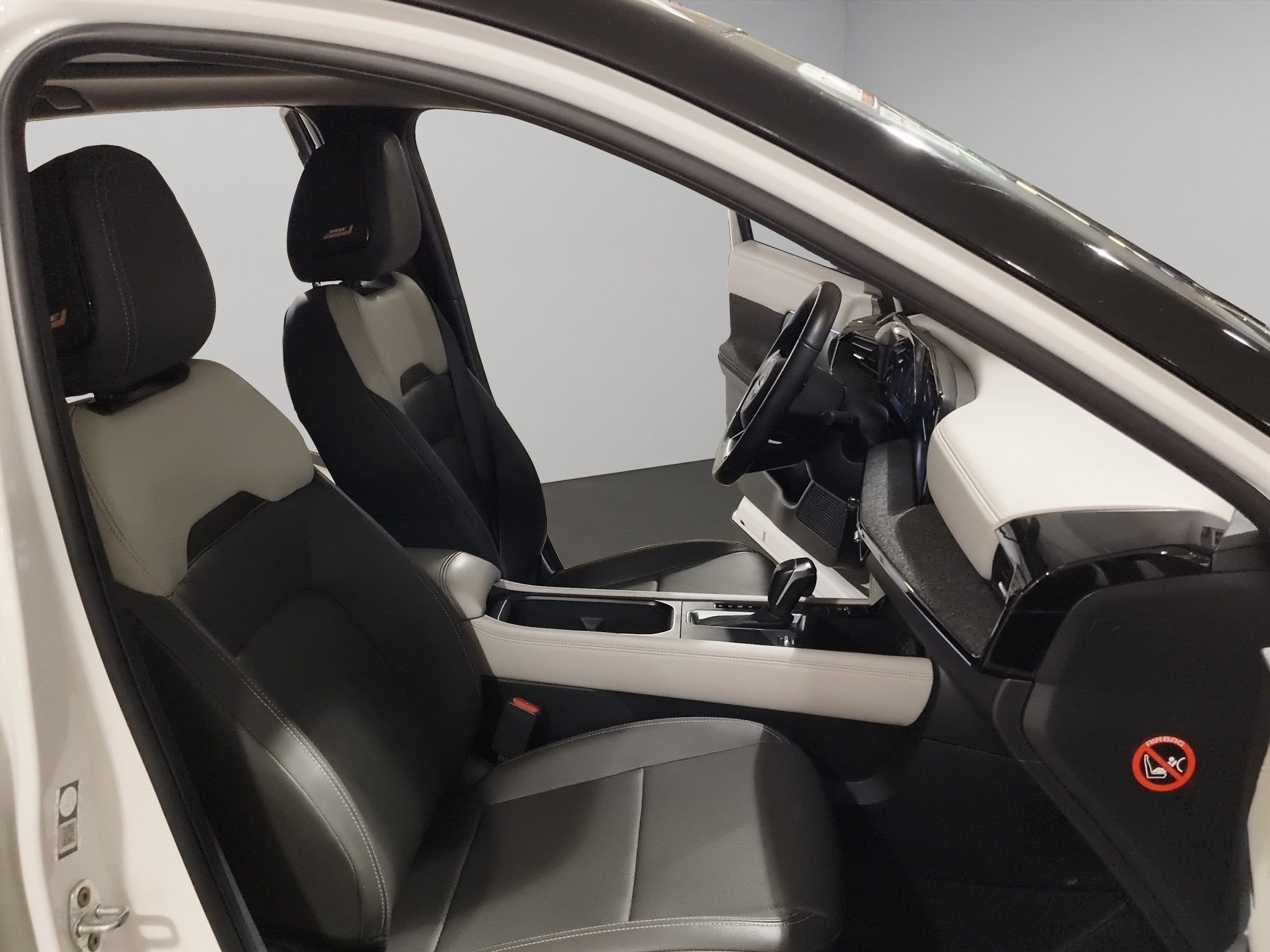 2025 Nissan Kicks VUD 5 pts. Platinum, 2.0l, TA, TP, s. Bose, pantalla touch 12