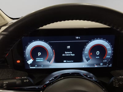 2025 Nissan Kicks VUD 5 pts. Platinum, 2.0l, TA, TP, s. Bose, pantalla touch 12