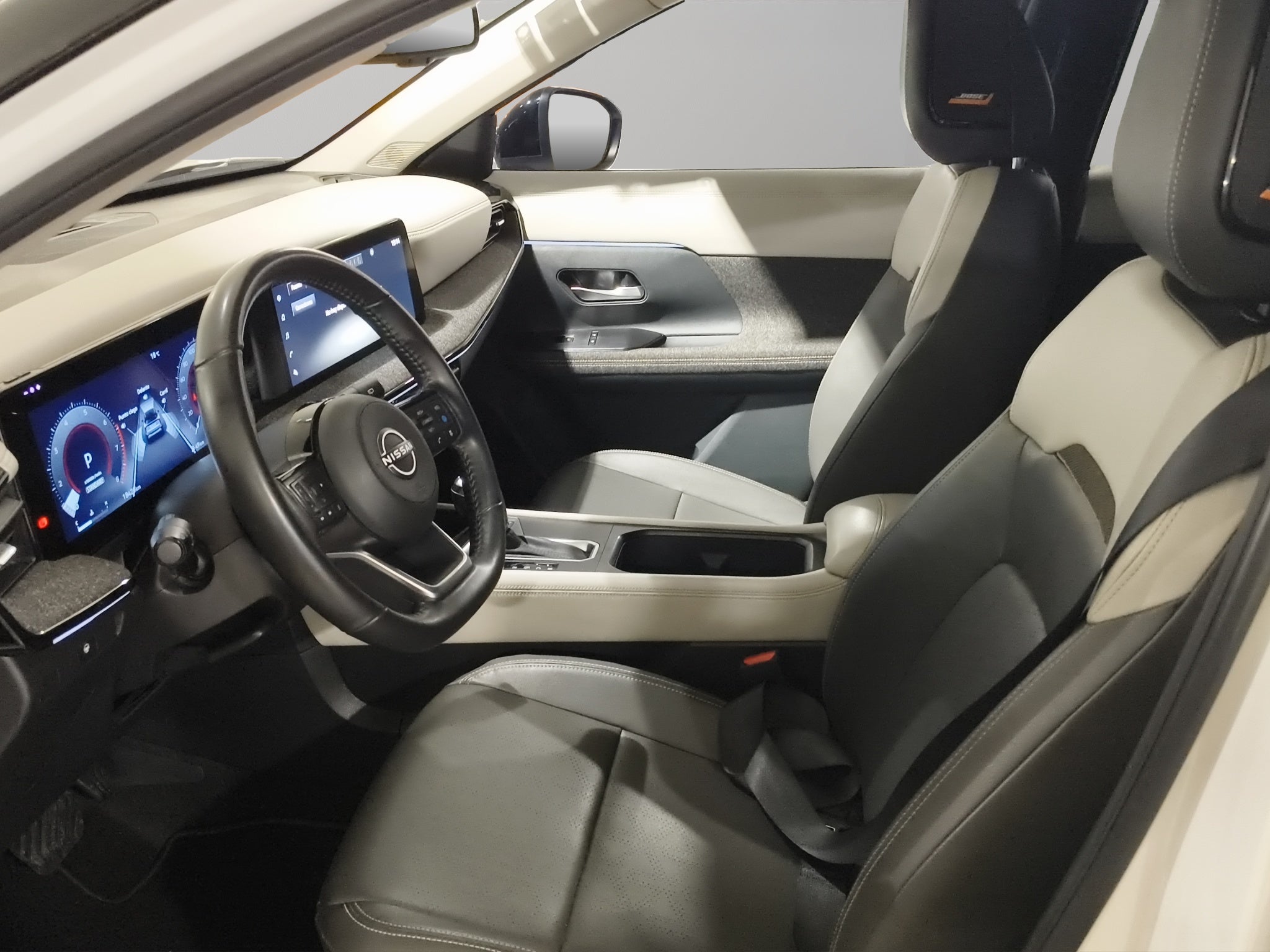 2025 Nissan Kicks VUD 5 pts. Platinum, 2.0l, TA, TP, s. Bose, pantalla touch 12
