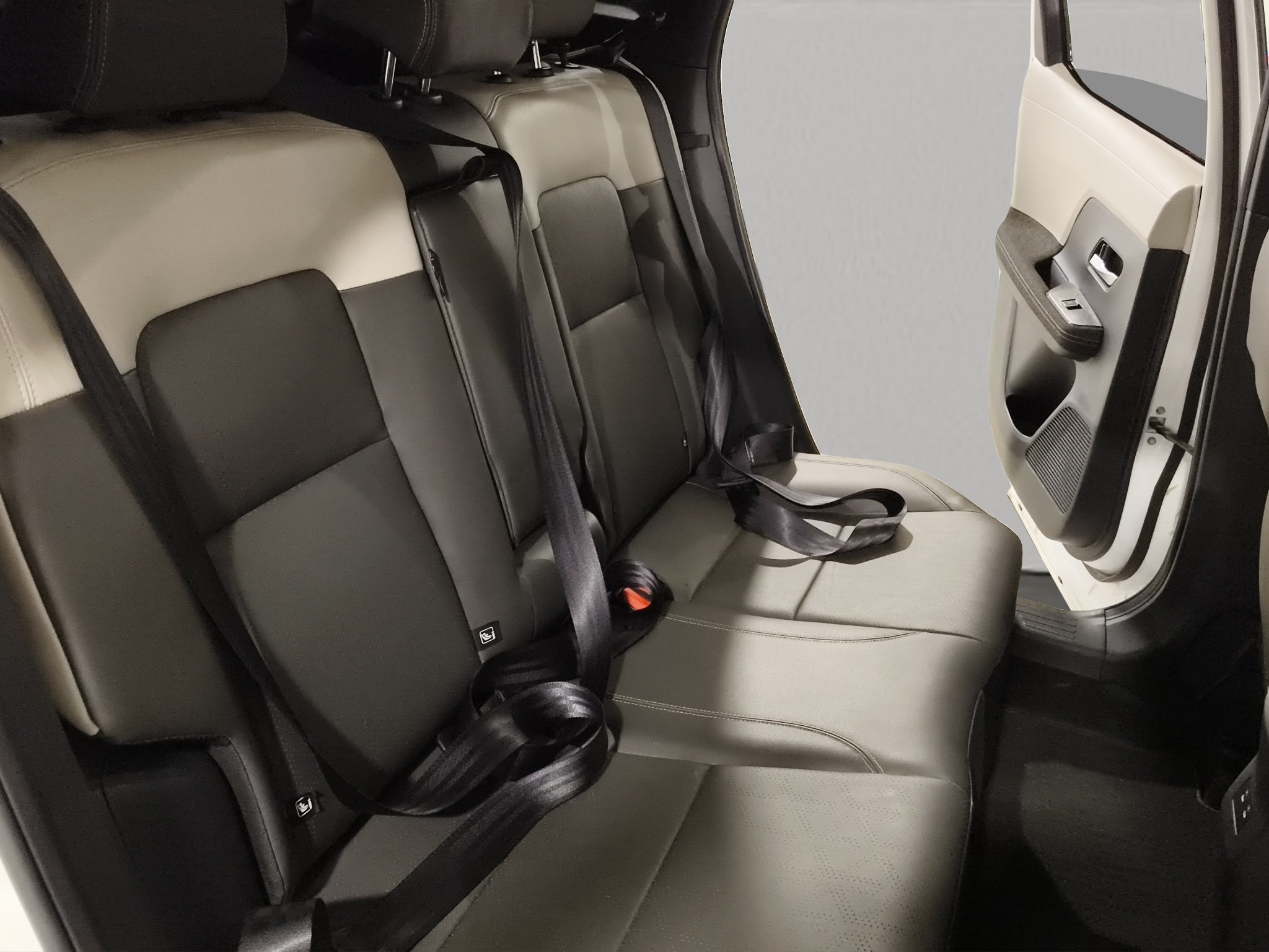 2025 Nissan Kicks VUD 5 pts. Platinum, 2.0l, TA, TP, s. Bose, pantalla touch 12