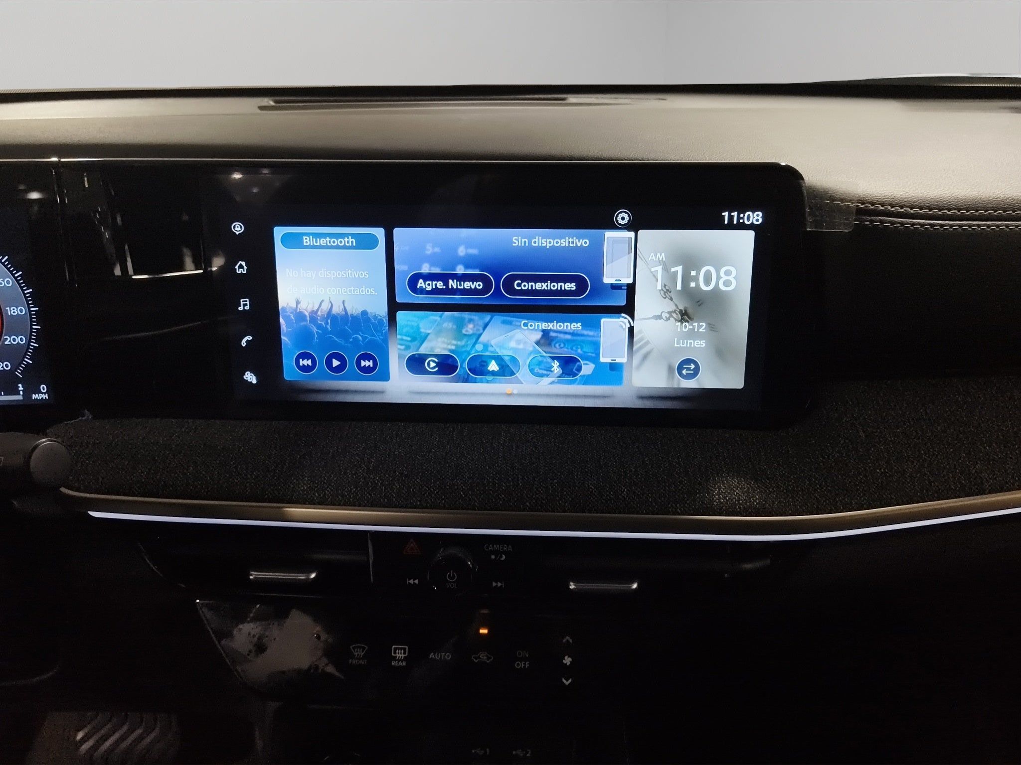 2025 Nissan Kicks VUD 5 pts. Platinum, 2.0l, TA, TP, s. Bose, pantalla touch 12