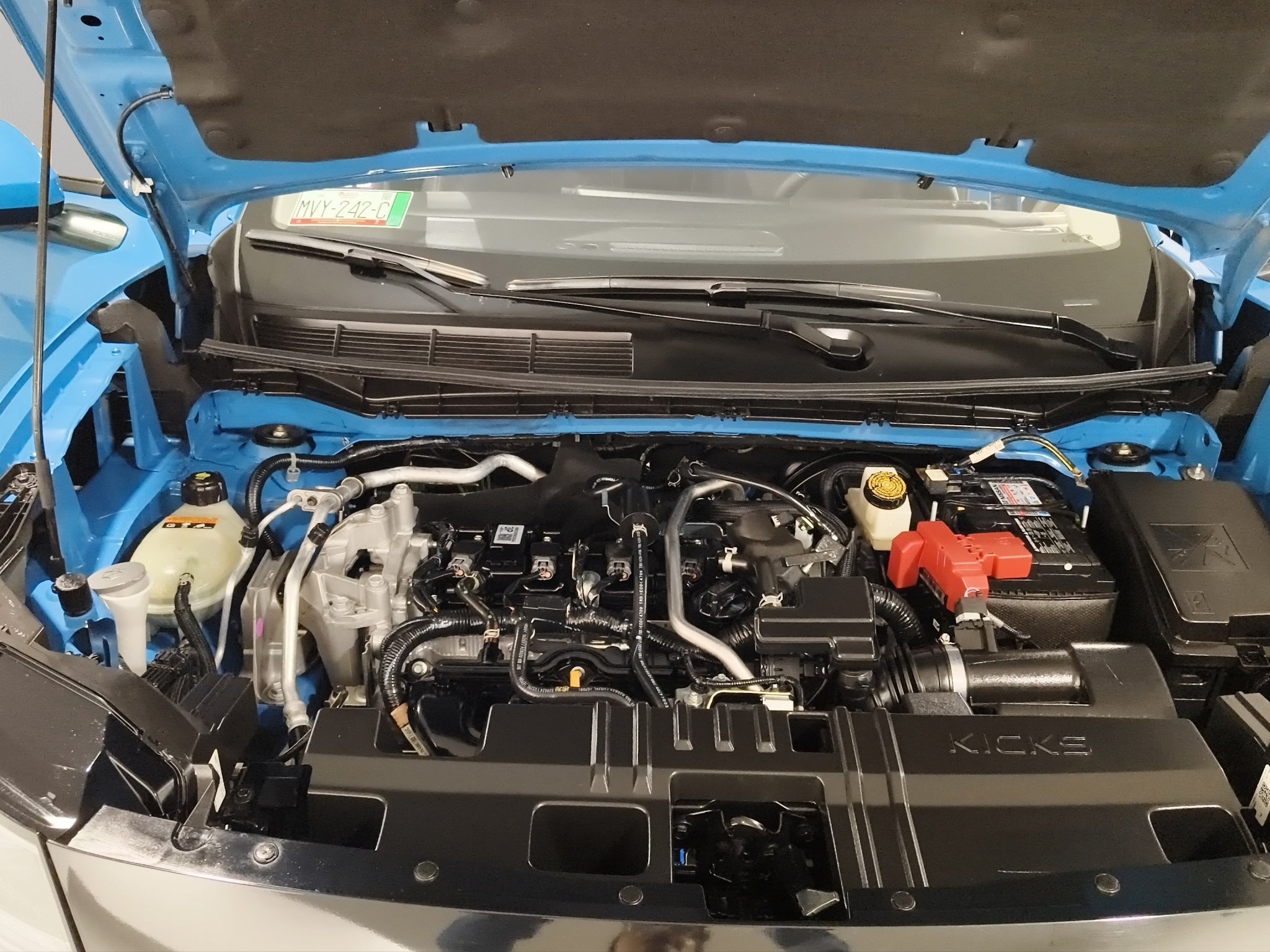 2025 Nissan Kicks VUD 5 pts. Platinum, 2.0l, TA, TP, s. Bose, pantalla touch 12