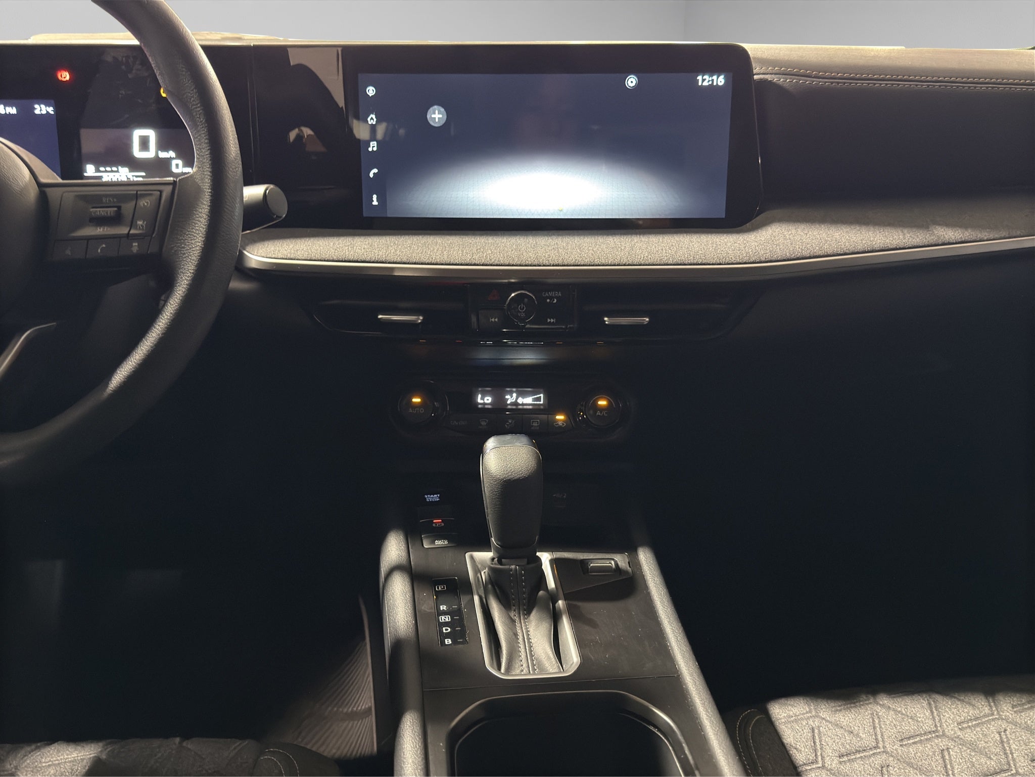 2025 Nissan Kicks VUD 5 pts. Advance, 2.0l, TA, RA-17 (línea nueva)