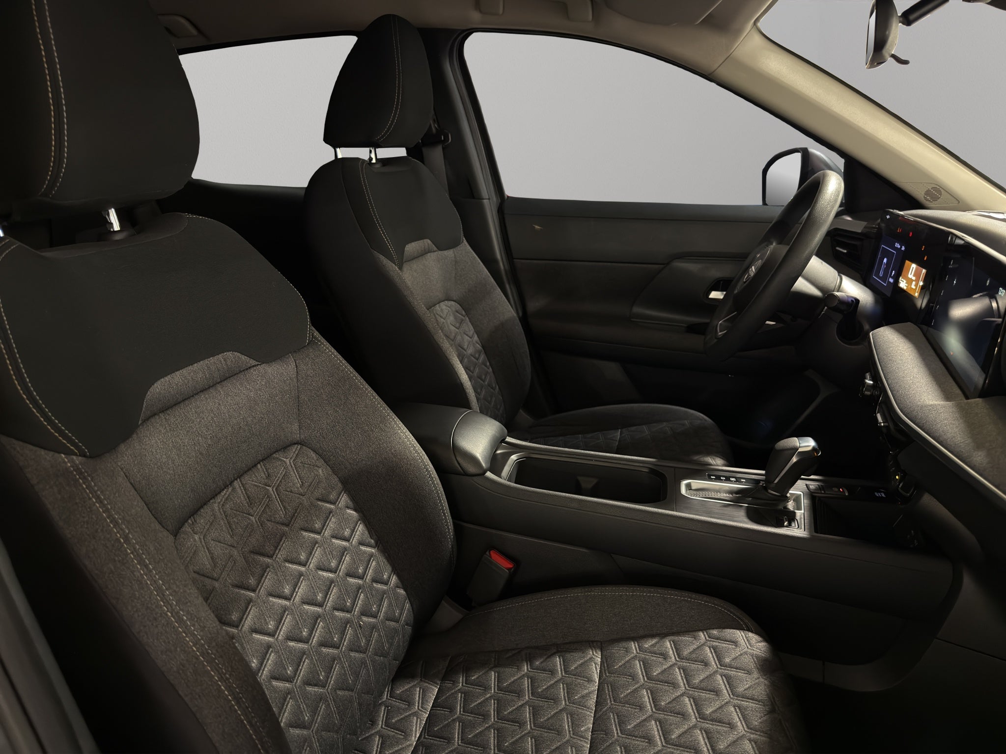 2025 Nissan Kicks VUD 5 pts. Advance, 2.0l, TA, RA-17 (línea nueva)