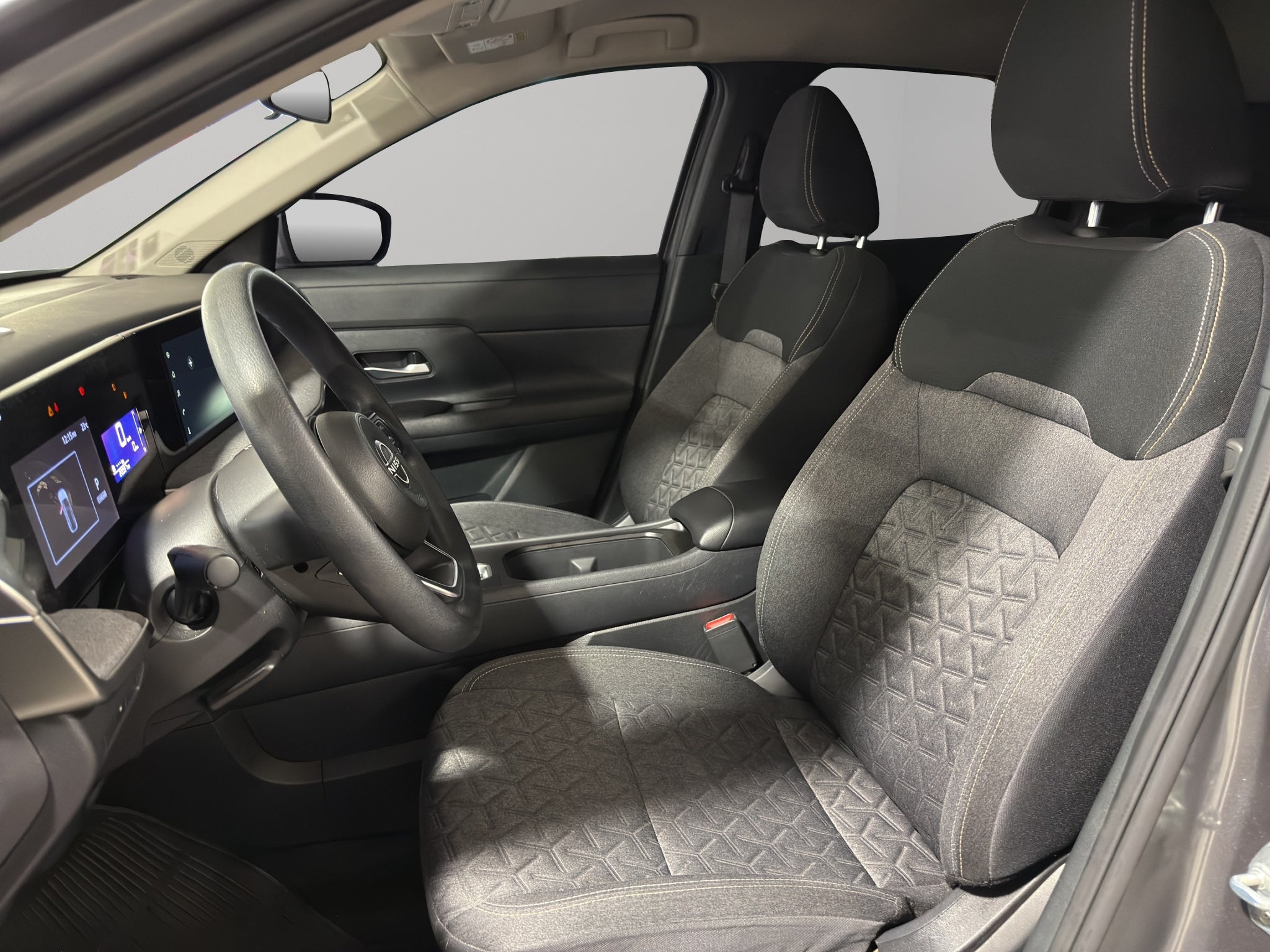 2025 Nissan Kicks VUD 5 pts. Advance, 2.0l, TA, RA-17 (línea nueva)