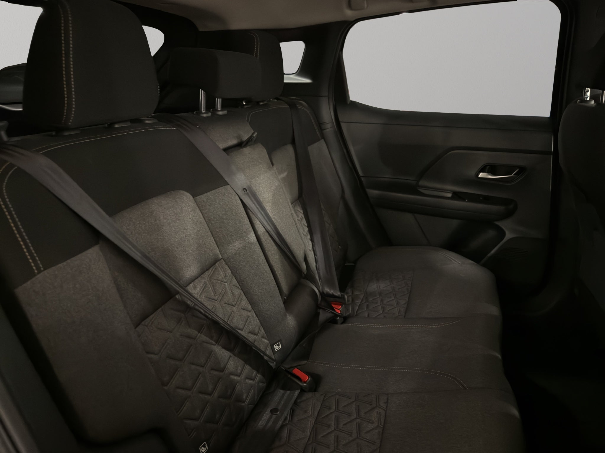 2025 Nissan Kicks VUD 5 pts. Advance, 2.0l, TA, RA-17 (línea nueva)