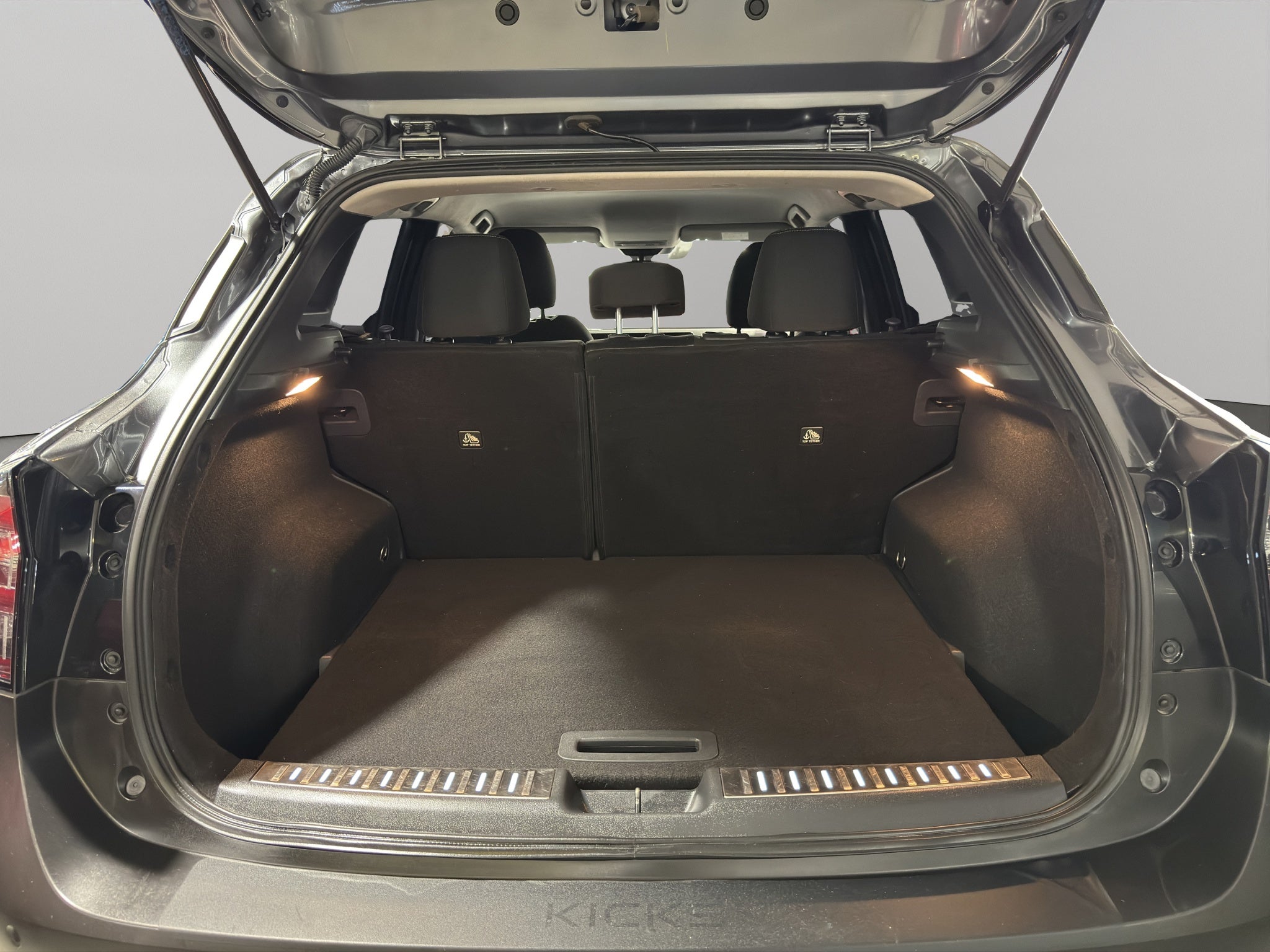 2025 Nissan Kicks VUD 5 pts. Advance, 2.0l, TA, RA-17 (línea nueva)