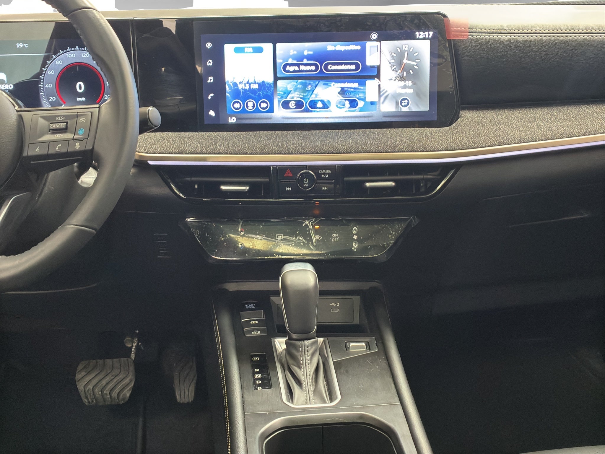 2025 Nissan Kicks VUD 5 pts. Platinum, 2.0l, TA, TP, s. Bose, pantalla touch 12