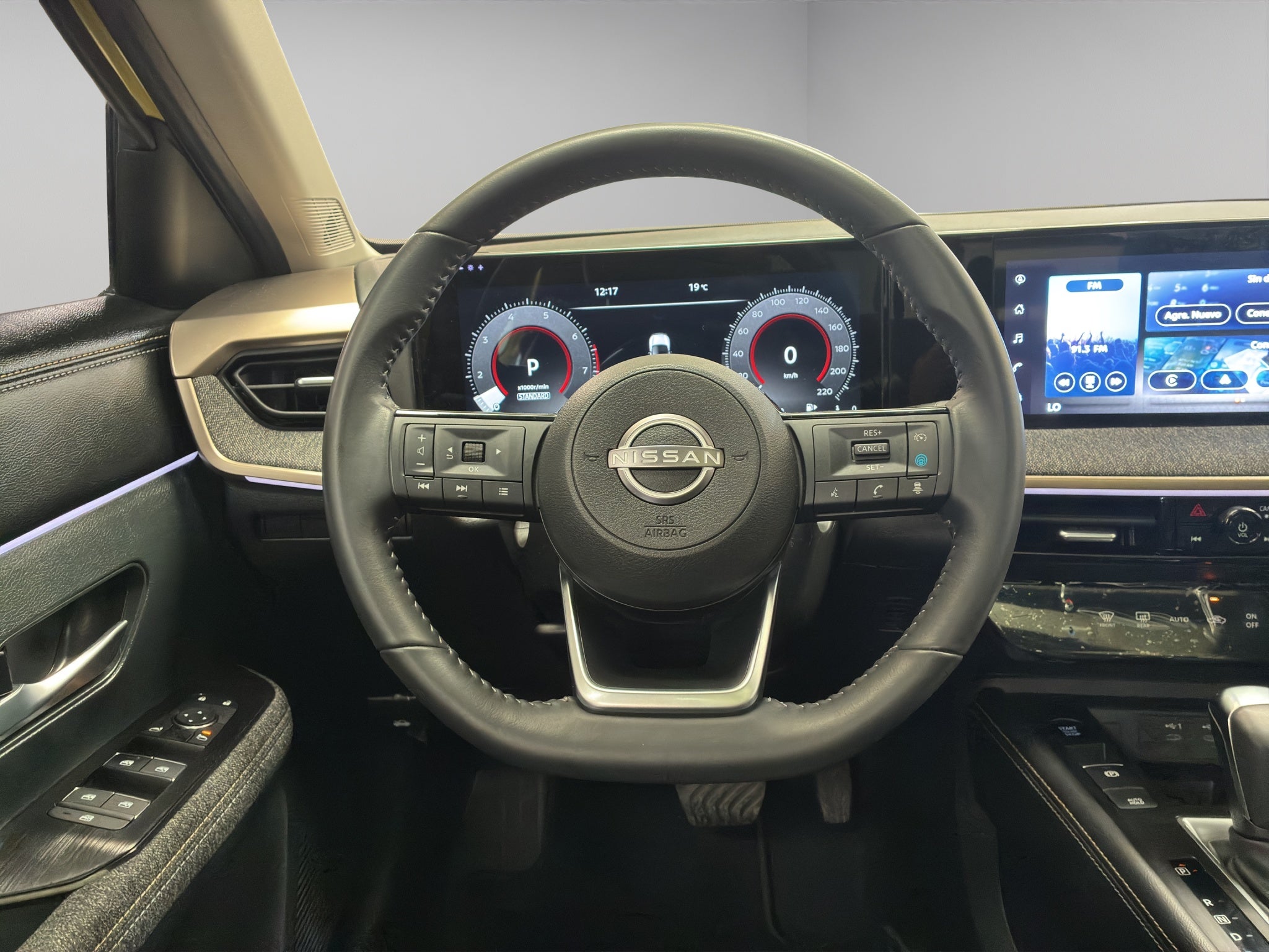 2025 Nissan Kicks VUD 5 pts. Platinum, 2.0l, TA, TP, s. Bose, pantalla touch 12
